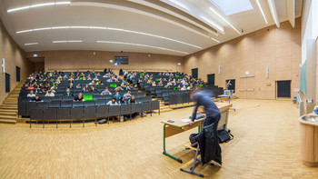 Studierende im Hörsaal 6 der Otto-von-Guericke Universität Magdeburg
