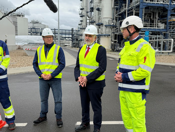 Schneider und Willingmann besuchen Bioraffinerie von UPM in Leuna