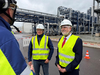 Schneider und Willingmann besuchen Bioraffinerie von UPM in Leuna