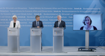 Energieminister Willingmann bei der Pressekonferenz zum Wind-Gipfel in Berlin mit Bundeswirtschaftsminister Robert Habeck 