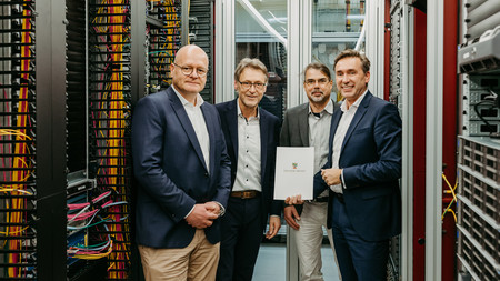 Staatssekretäre Wünsch und Schlömer überreichen Zuweisung über 15 Millionen Euro für Aufbau einer modernen Hochschul-Cloud