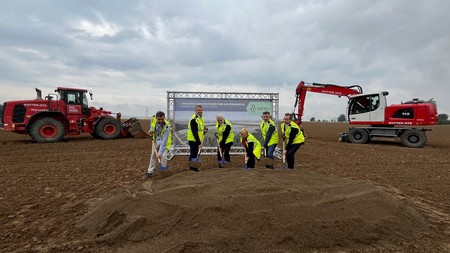 Minister Willingmann beim Spatenstich für Batteriespeicherpark bei Klostermansfeld