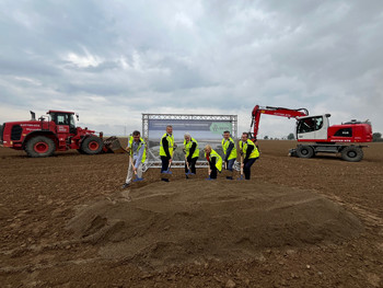 Minister Willingmann beim Spatenstich für Batteriespeicherpark bei Klostermansfeld