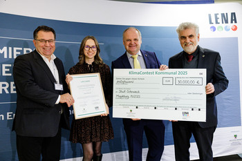 Foto mit VertreterInnen der Sieger-Kommune Osterwieck 