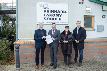 Übergabe eines Förderbescheides zur energetischen Sanierung der Förderschule „Reinhard Lakomy“