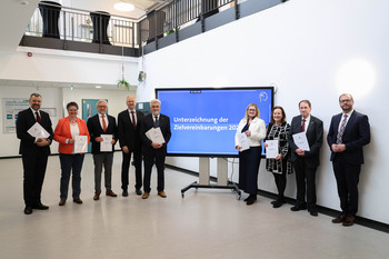 Willingmann und Spitzen der Unimedizin unterzeichnen Zielvereinbarungen für die Jahre 2025 bis 2029