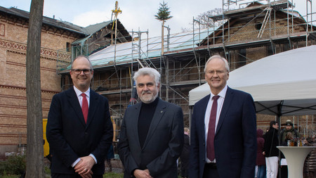 Willingmann bei Richtfest der Universitätsmedizin Halle