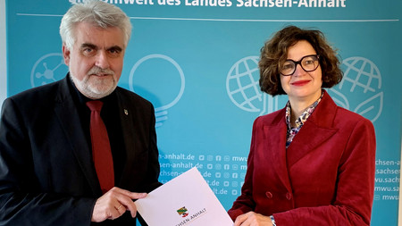Minister Prof. Dr. Armin Willingmann ernennt Prof. Bettina Erzgräber zur Rektorin der Burg Giebichenstein Kunsthochschule Halle
