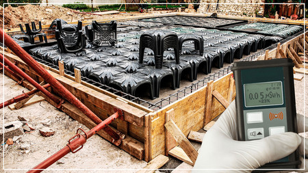 Radonmessgerät beim Einsatz