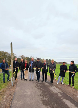 Minister Willingmann bei Abnahme von letztem sanierten Teilstück bei Schönhausen