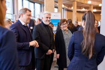 Blick auf Informationsstand/Unimedizin Halle leitet Leuchtturmprojekt zu Digitalisierung in Gesundheitsversorgung und Pflege