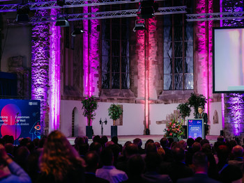 prachtvoll geschmückter Saal