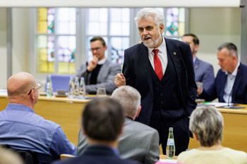 Energieminister Prof. Dr. Armin Willingmann beim Jahrestreffen des Landes-Netzwerks „Energie und Kommune“