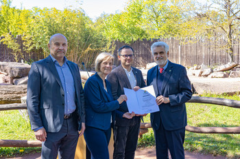 Umweltminister Prof. Dr. Armin Willingmann den Zoo Magdeburg heute offiziell in die „Umweltallianz Sachsen-Anhalt“ aufgenommen.