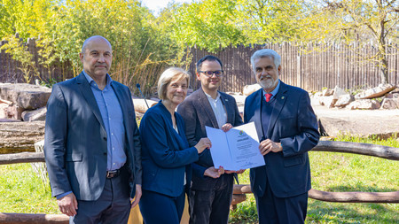 Umweltminister Prof. Dr. Armin Willingmann den Zoo Magdeburg heute offiziell in die „Umweltallianz Sachsen-Anhalt“ aufgenommen.