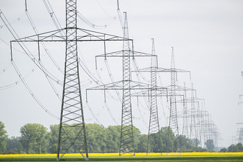 Überlandstromleitung bei Schartau