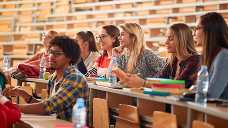 Studierende in einem Hörsaal
