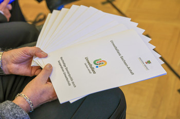 Urkunden für die Sieger des „Preis der Umweltallianz“