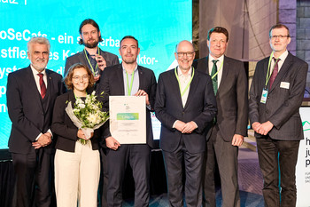 Sonderpreis „Innovativste Vorhaben und Projekte zur Anpassung an den Klimawandel“, Platz 1: CoSeCats – ein skalierbares, lastflexibles Katalysator-Reaktor-System für die chemische Speicherung erneuerbarer Energie; Max-Planck-Institut für Dynamik komplexer technischer Systeme, Magdeburg 
