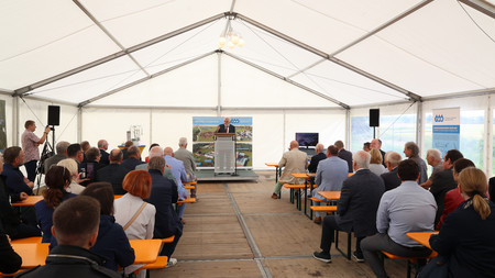 Umweltminister Willingmann weiht Pumpwerk Satuelle ein